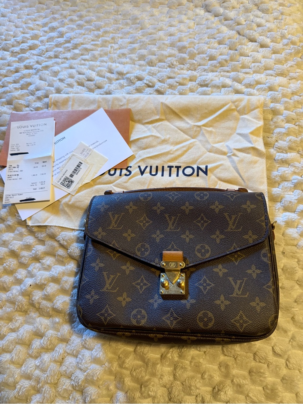 Authentic LV Pochette Métis